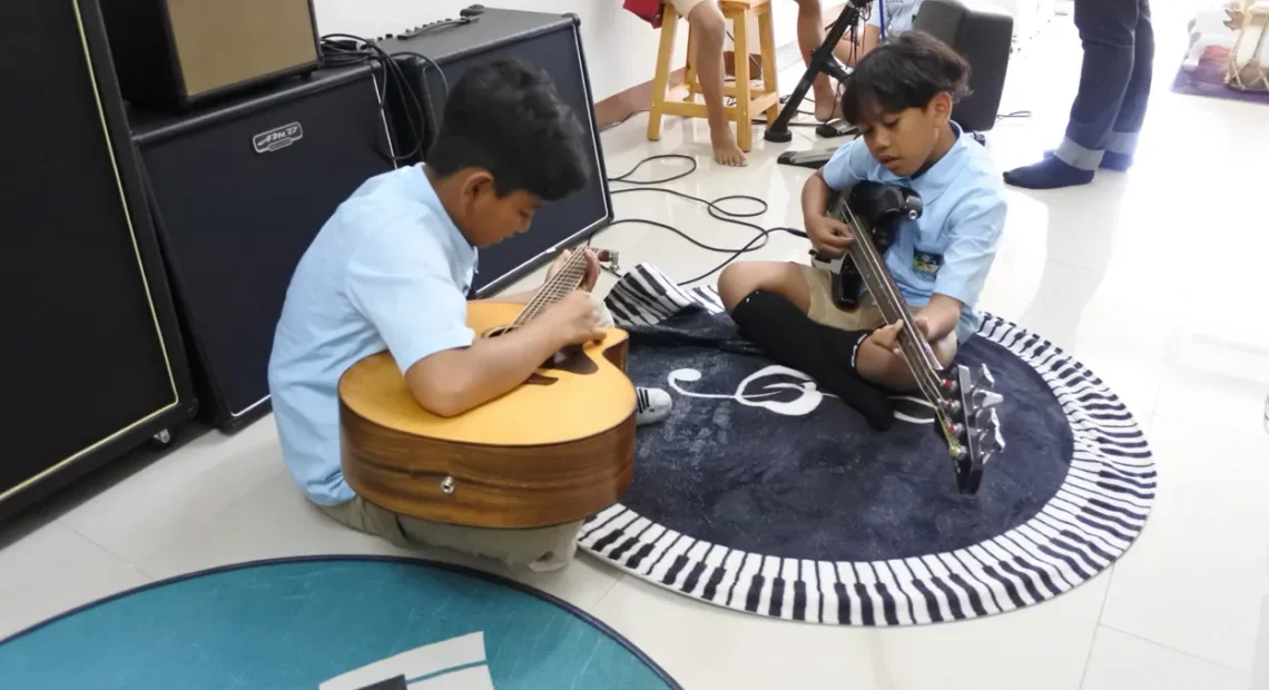 Bahasa Montessori: Dari Bunyi hingga Membaca