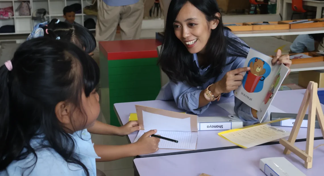 Membangun Hubungan yang Terbuka dan Empatik untuk Mendukung Perkembangan Sosial Emosional