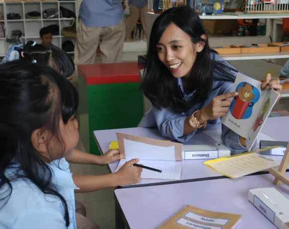 Membangun Hubungan yang Terbuka dan Empatik untuk Mendukung Perkembangan Sosial Emosional