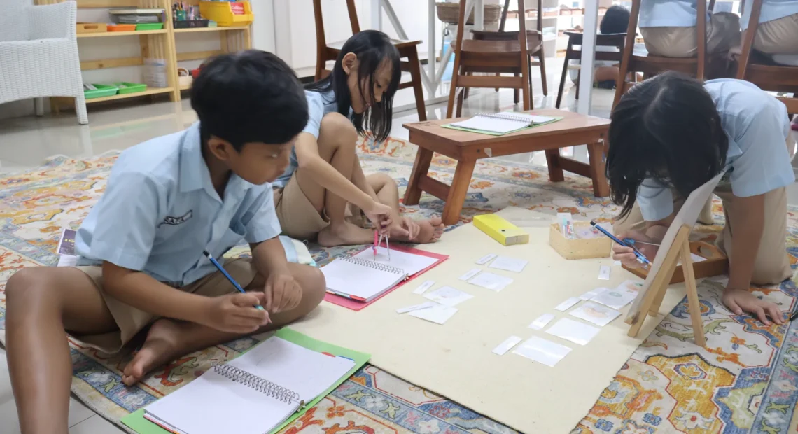 Seni Bahasa Montessori: Puisi dan Cerita