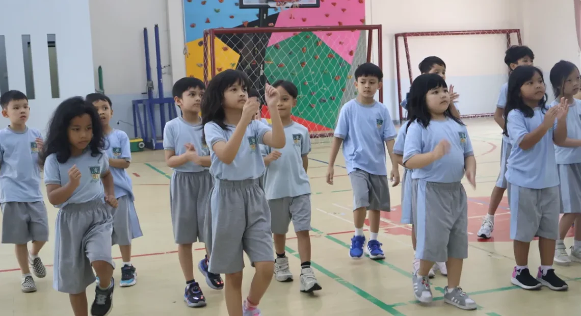 Membangun Kemandirian Anak dengan Montessori & Parenting Positif