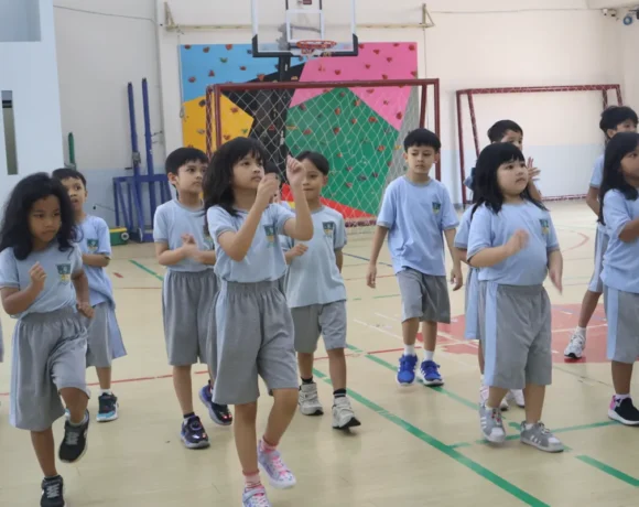 Membangun Kemandirian Anak dengan Montessori & Parenting Positif