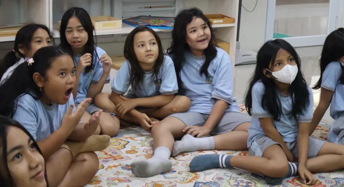 Astronomi Montessori: Menjelajahi Angkasa