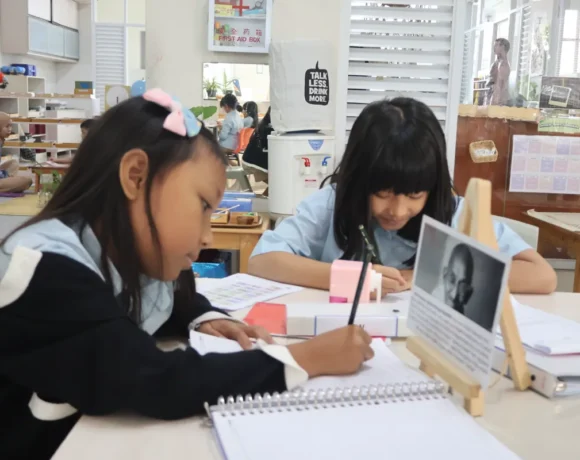 Membangun Fondasi Kuat: Bagaimana Montessori Mempersiapkan Anak untuk Masa Depan yang Dinamis