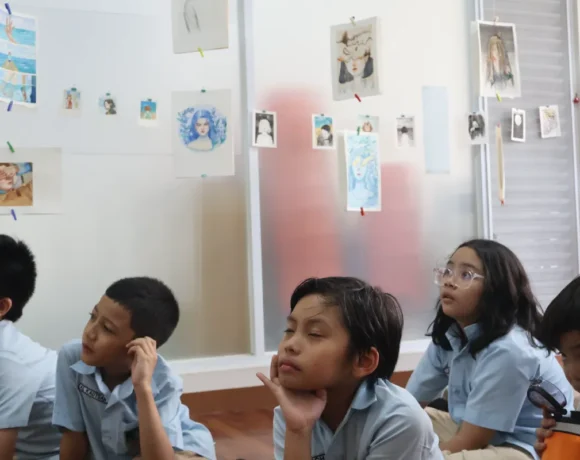 Orang Tua Arsitek Anak: Bangun Fondasi Emosi Kuat